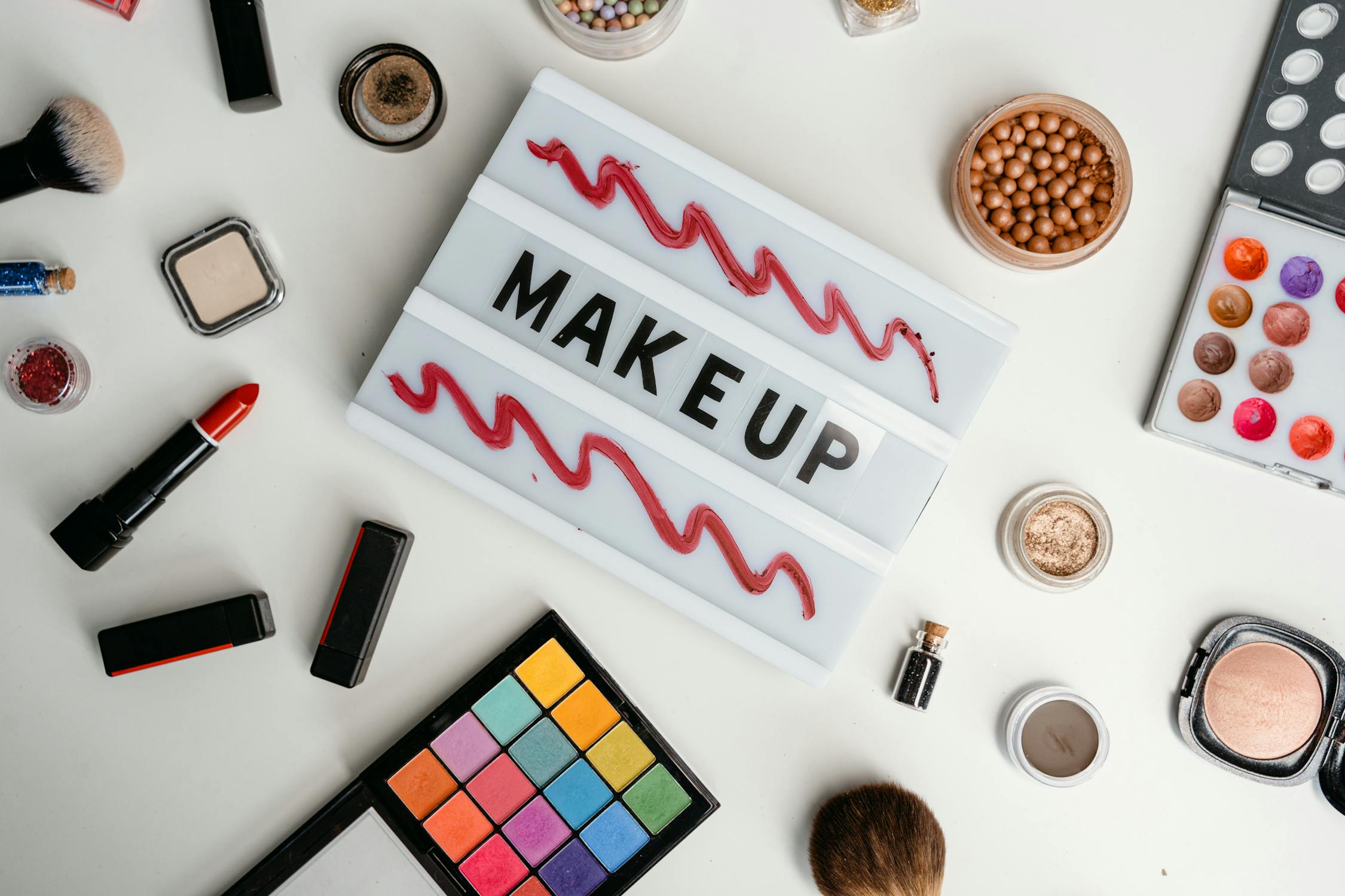 Scopri di più sull'articolo MARIO DEDIVANOVIC, DAL SOGNO AL SUCCESSO COME MAKE-UP ARTIST DELLE STAR