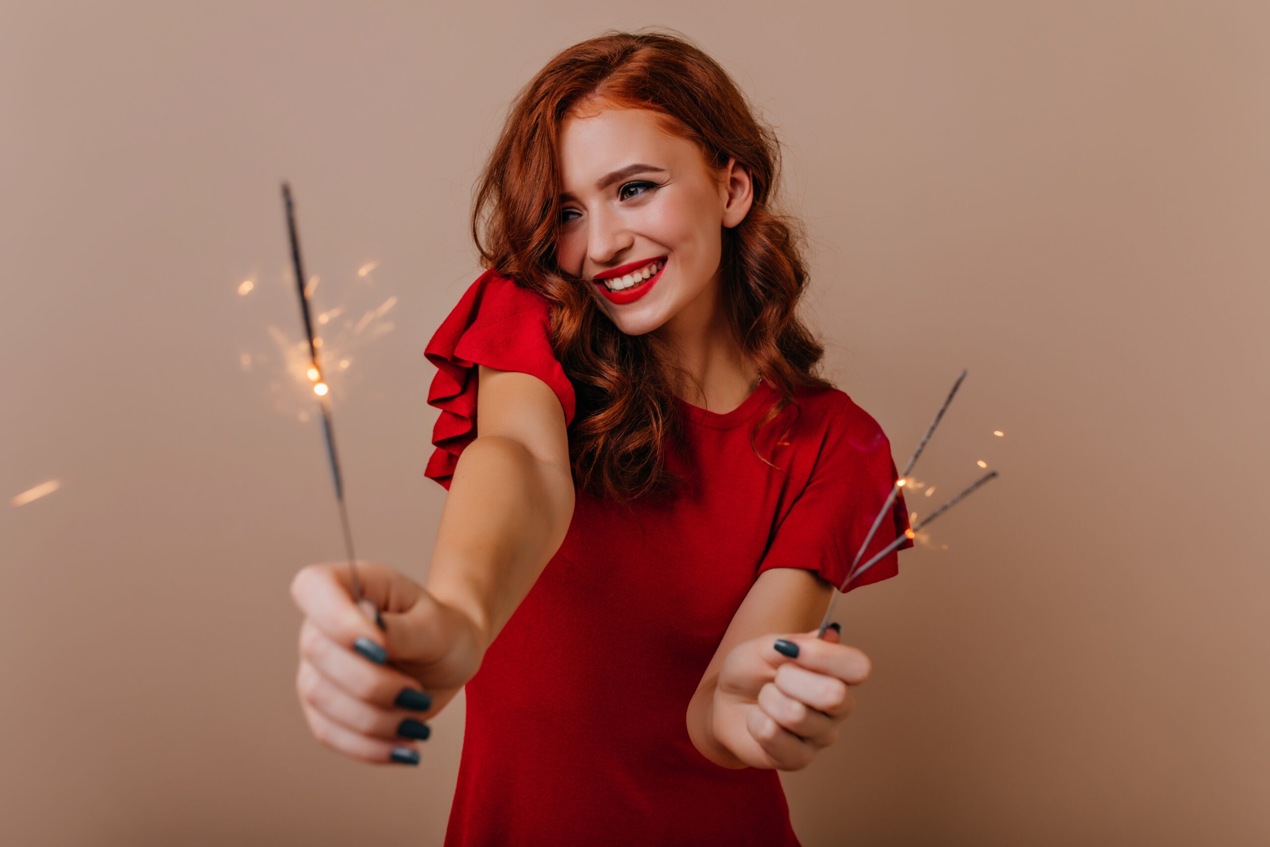 Scopri di più sull'articolo Trucco Capodanno 2025: Le Tendenze Make-Up per Brillare nella Notte più Lunga dell’Anno